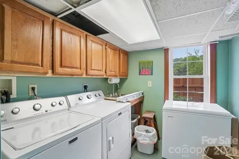 111 Bennett Street Burnsville NC 28714