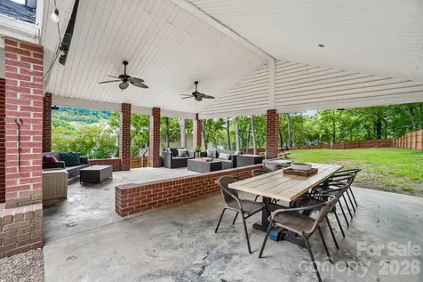 111 Bennett Street Burnsville NC 28714