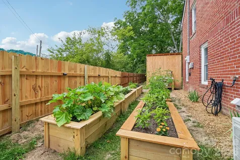 111 Bennett Street Burnsville NC 28714