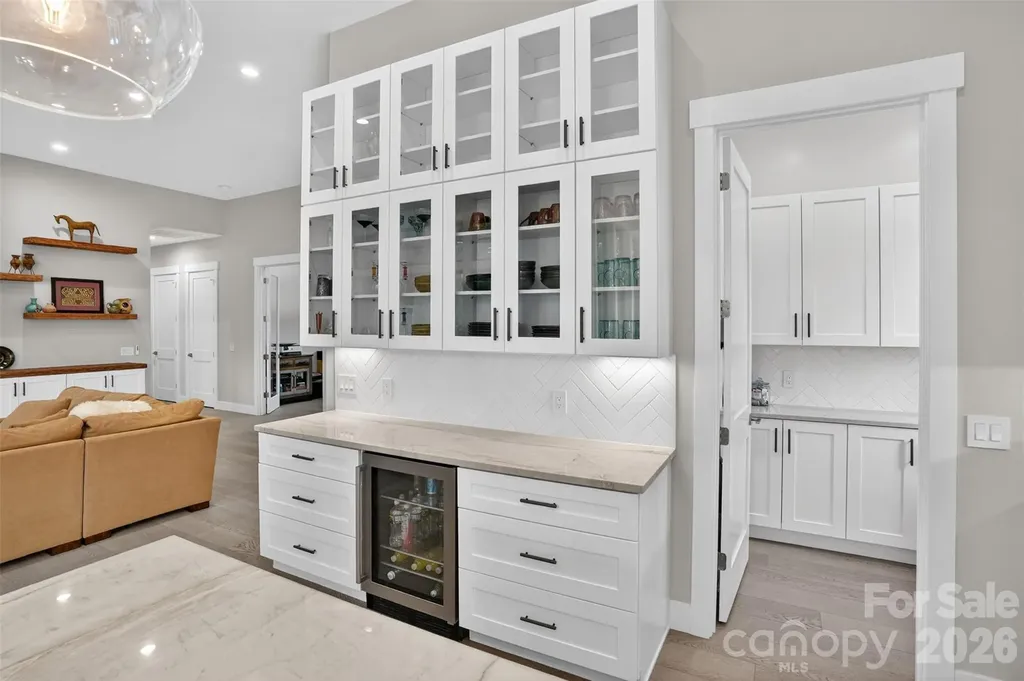 422 Ascension Valley Horse Shoe NC 28742