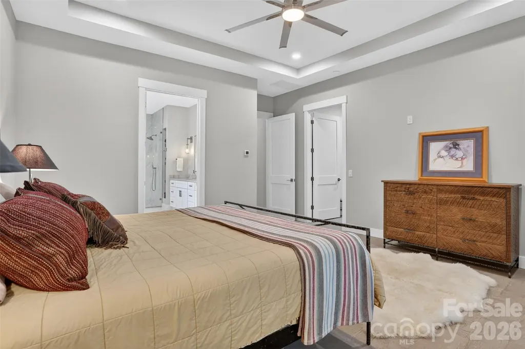 422 Ascension Valley Horse Shoe NC 28742