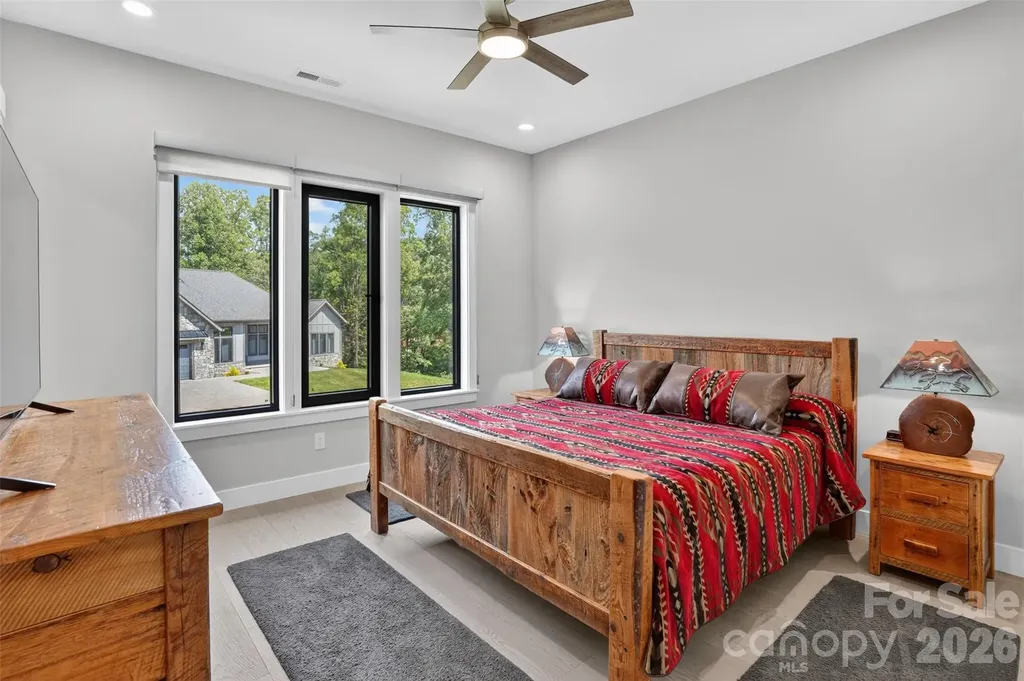 422 Ascension Valley Horse Shoe NC 28742