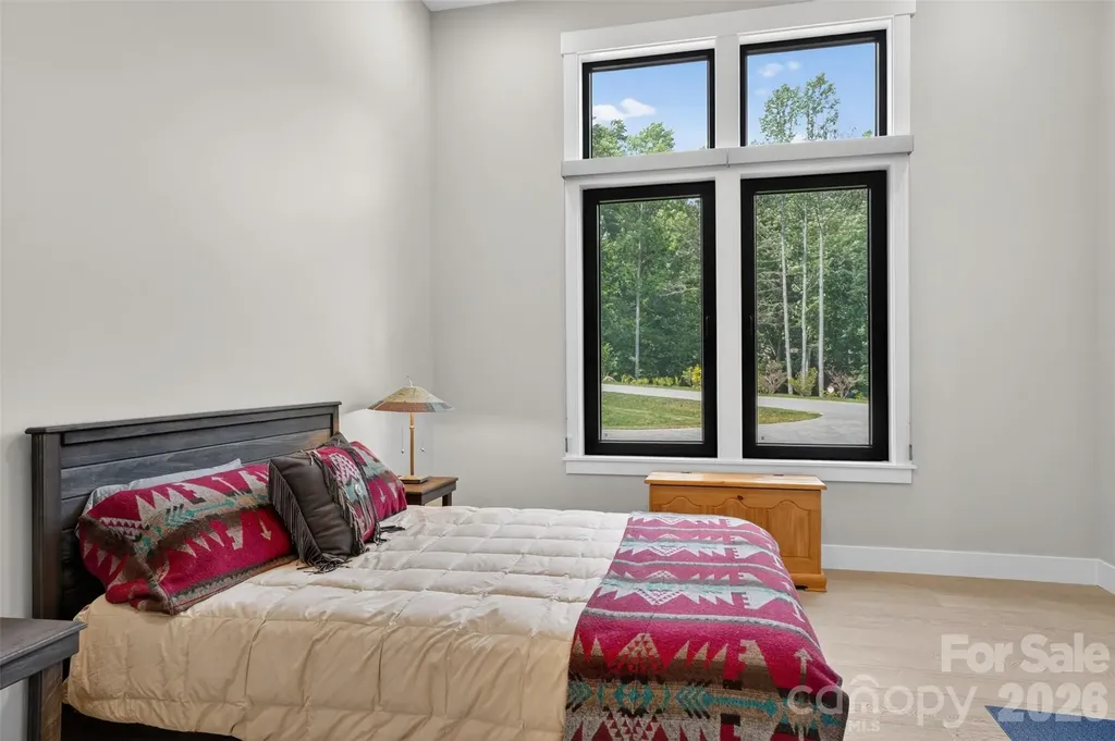 422 Ascension Valley Horse Shoe NC 28742