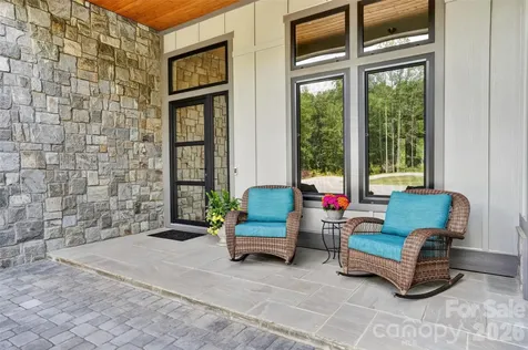 422 Ascension Valley Horse Shoe NC 28742