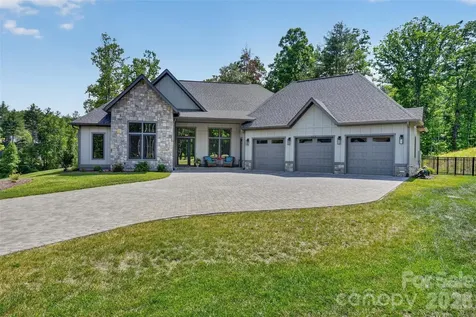 422 Ascension Valley Horse Shoe NC 28742