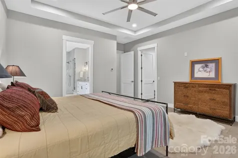 422 Ascension Valley Horse Shoe NC 28742