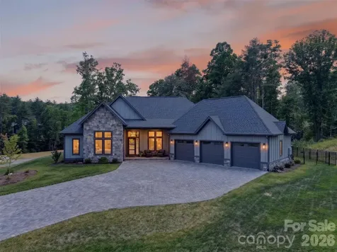 422 Ascension Valley Horse Shoe NC 28742