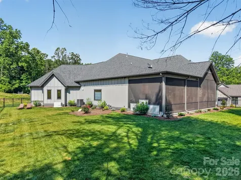 422 Ascension Valley Horse Shoe NC 28742