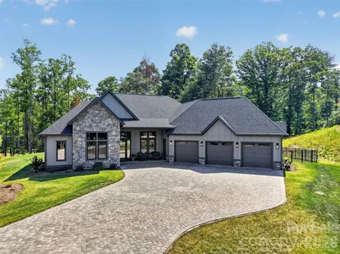 422 Ascension Valley Horse Shoe NC 28742