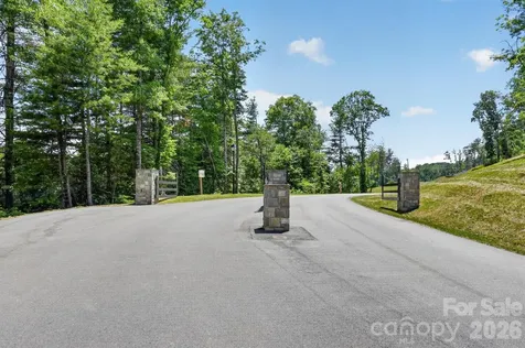 422 Ascension Valley Horse Shoe NC 28742