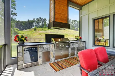 422 Ascension Valley Horse Shoe NC 28742
