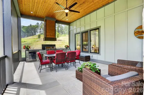 422 Ascension Valley Horse Shoe NC 28742