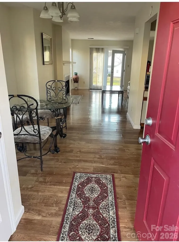 814 Selwyn Oaks Court Charlotte NC 28209
