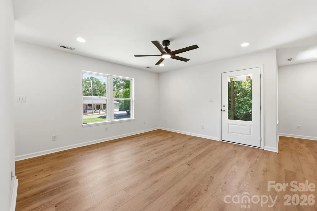 918 Breezewood Drive Charlotte NC 28262
