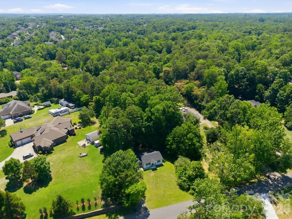 918 Breezewood Drive Charlotte NC 28262