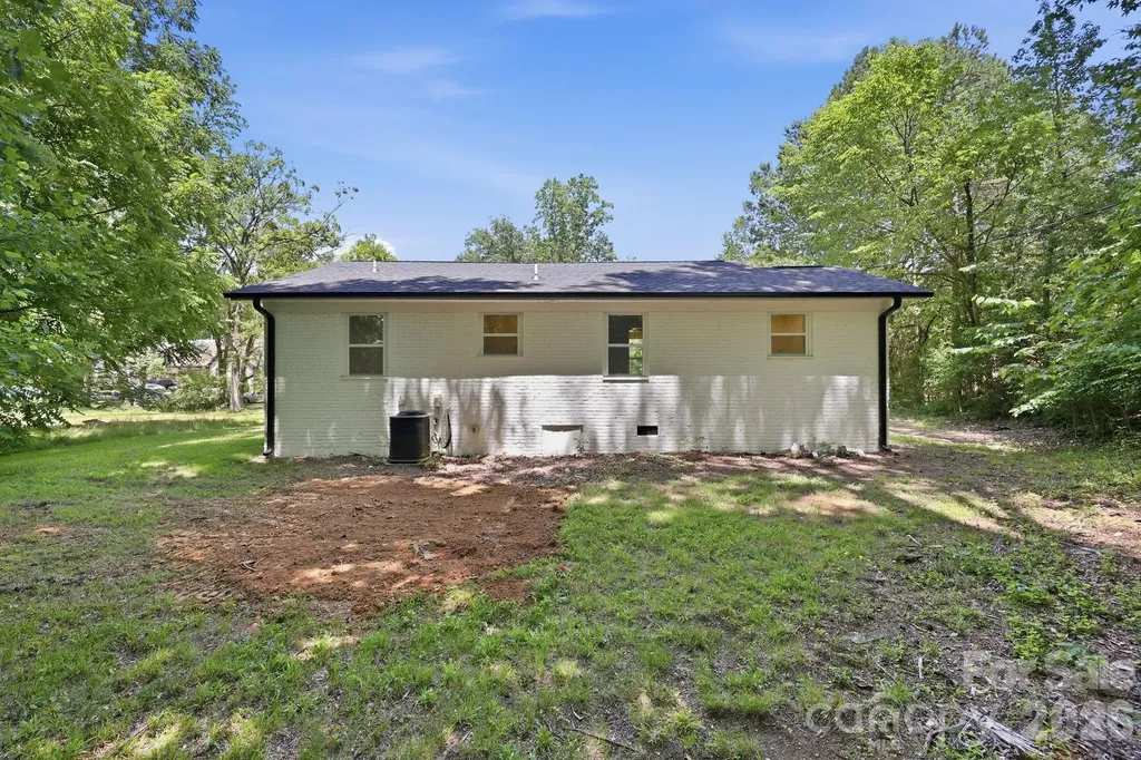 918 Breezewood Drive Charlotte NC 28262