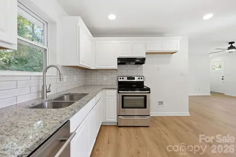 918 Breezewood Drive Charlotte NC 28262