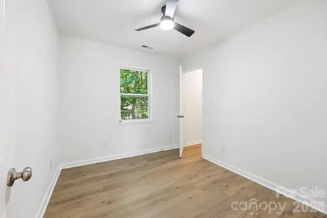 918 Breezewood Drive Charlotte NC 28262