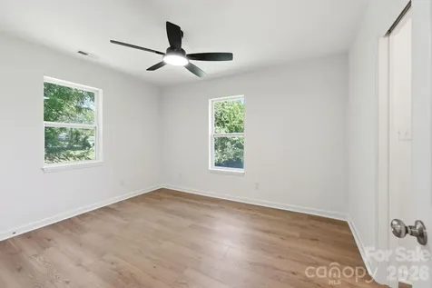 918 Breezewood Drive Charlotte NC 28262