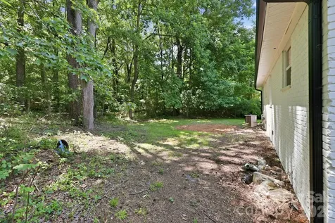 918 Breezewood Drive Charlotte NC 28262