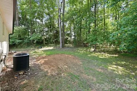 918 Breezewood Drive Charlotte NC 28262