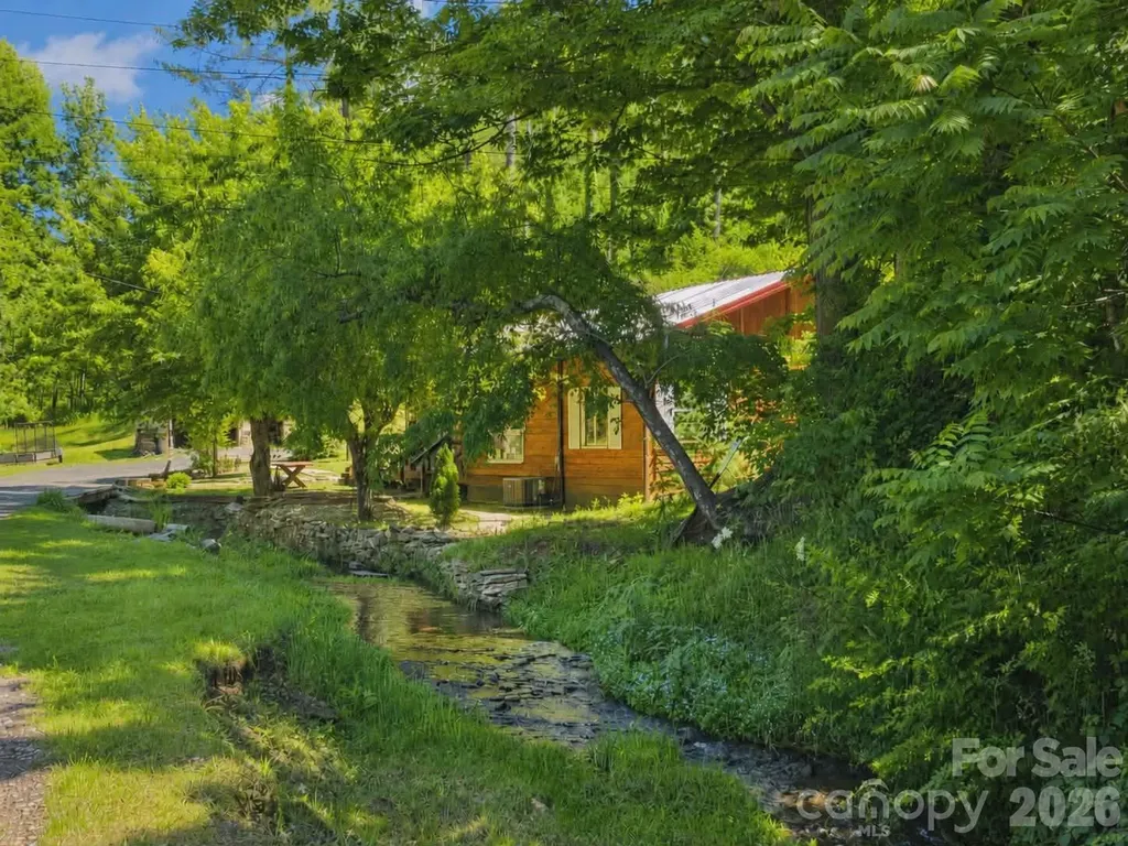 92 Buchanan Drive Bakersville NC 28705