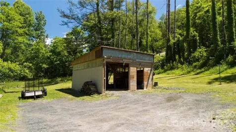 92 Buchanan Drive Bakersville NC 28705