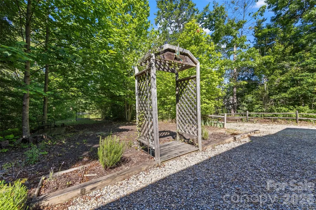 128 Hummingbird Lane Almond NC 28702
