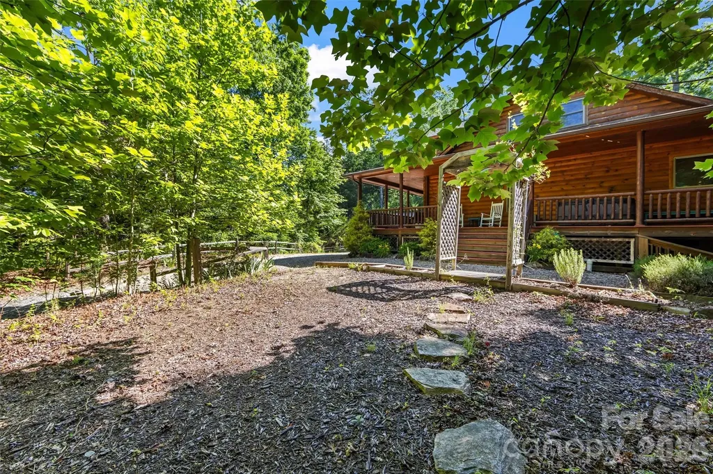 128 Hummingbird Lane Almond NC 28702