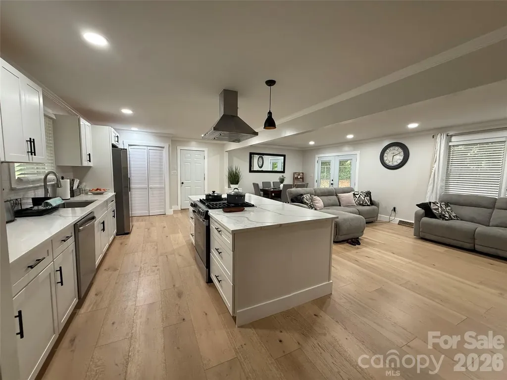 1130 16th Avenue NW Hickory NC 28601