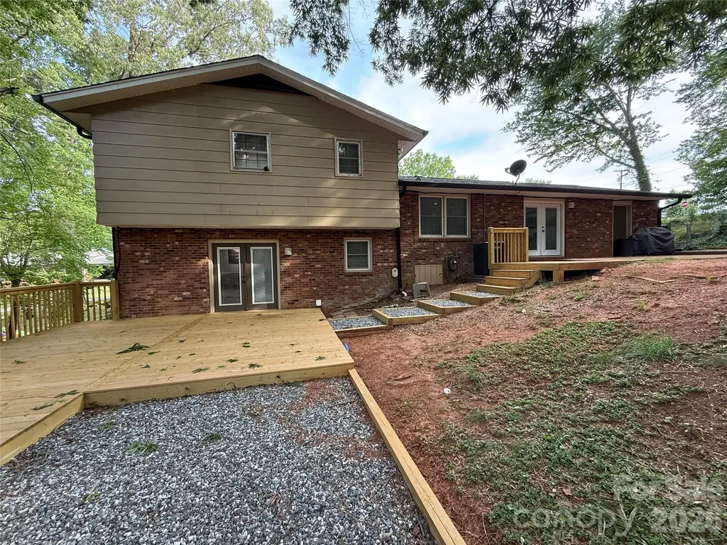 1130 16th Avenue NW Hickory NC 28601