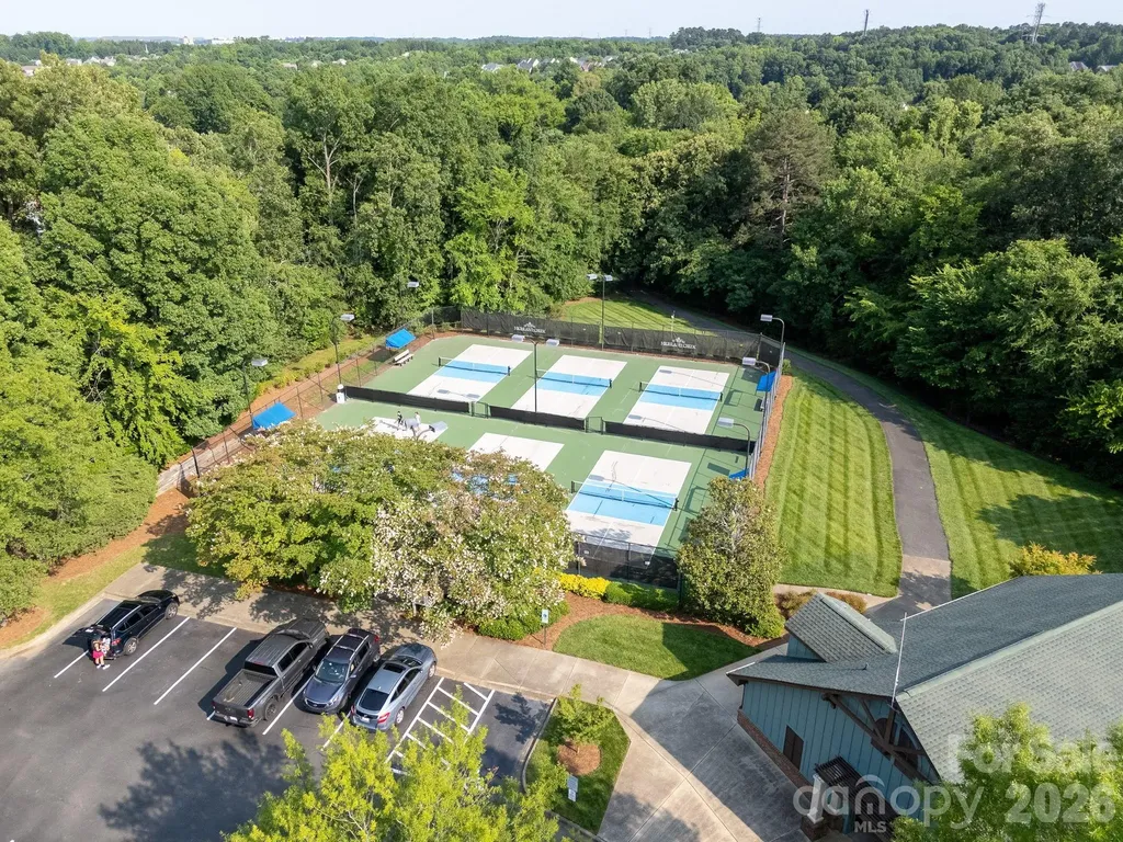 8543 Brookings Drive Charlotte NC 28269