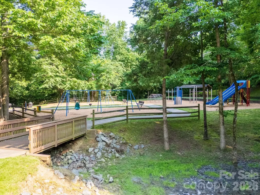8543 Brookings Drive Charlotte NC 28269