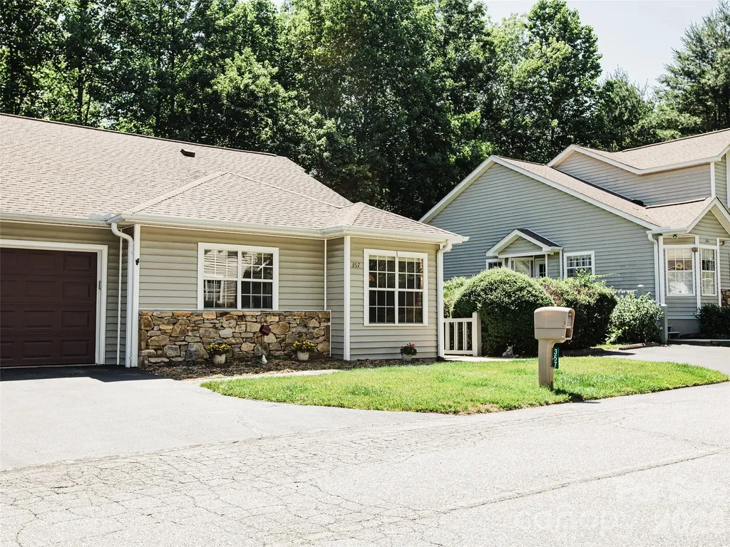 357 Laurel Park Place Hendersonville NC 28791