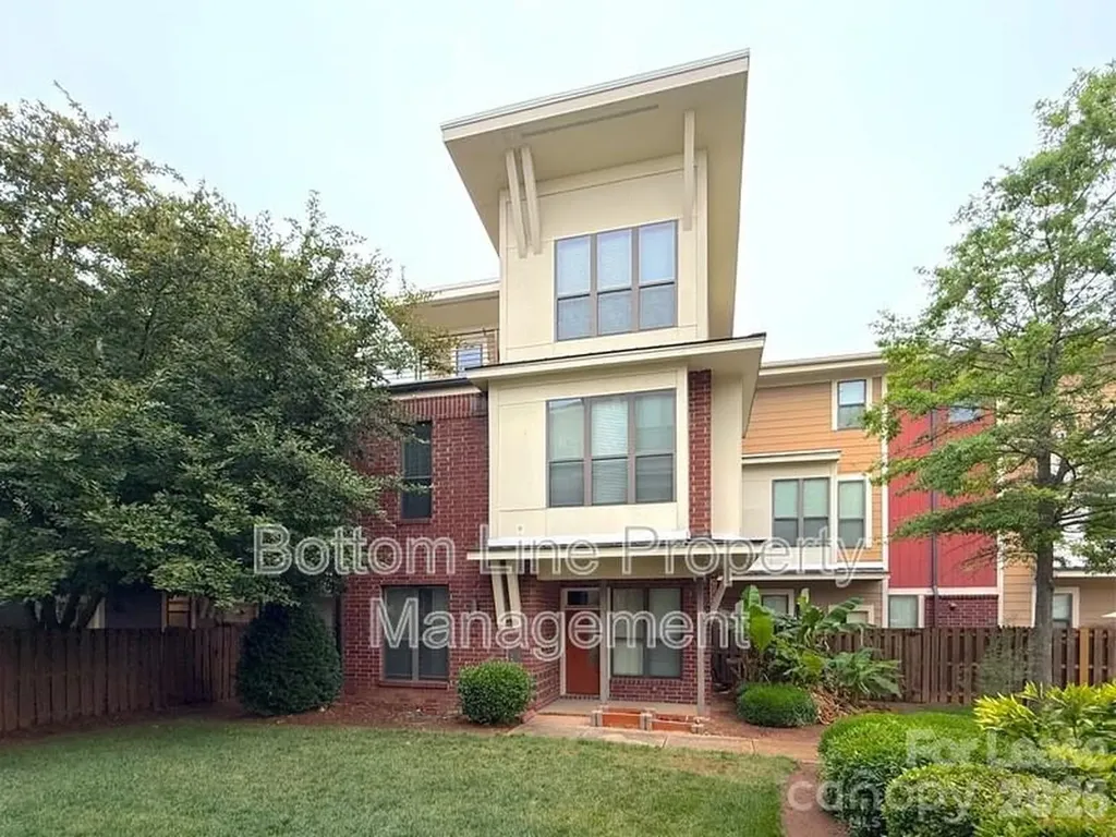 904 Warren Burgess Lane Charlotte NC 28205