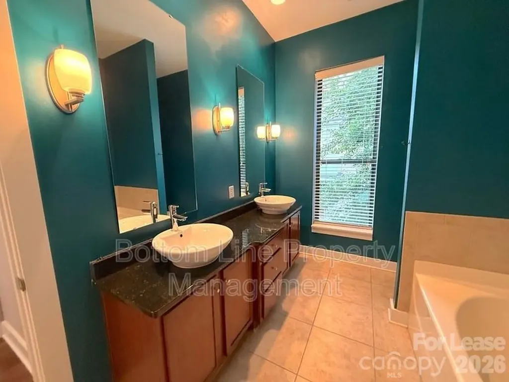 904 Warren Burgess Lane Charlotte NC 28205