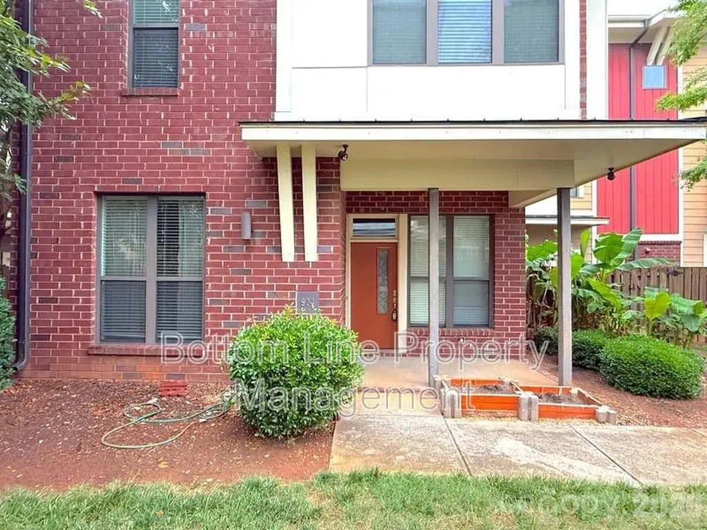 904 Warren Burgess Lane Charlotte NC 28205