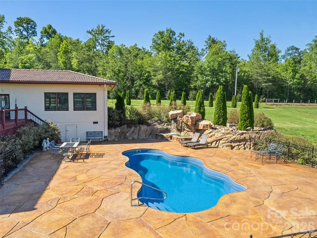 1418 Landis Lane Nebo NC 28761