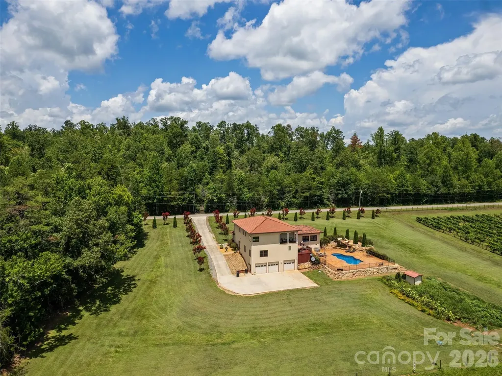1418 Landis Lane Nebo NC 28761