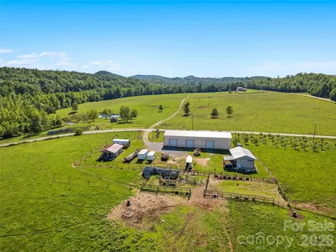1418 Landis Lane Nebo NC 28761
