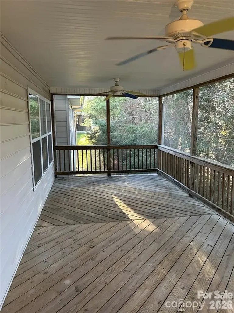 47 Victoria Park Drive Hendersonville NC 28792