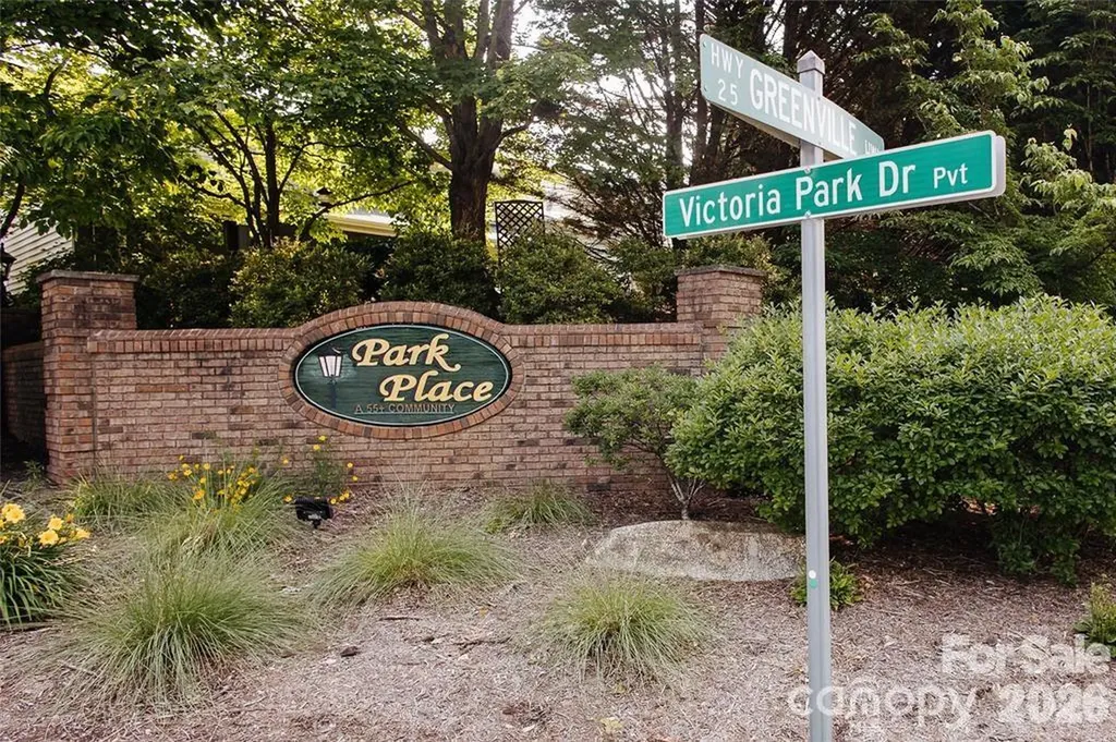 47 Victoria Park Drive Hendersonville NC 28792