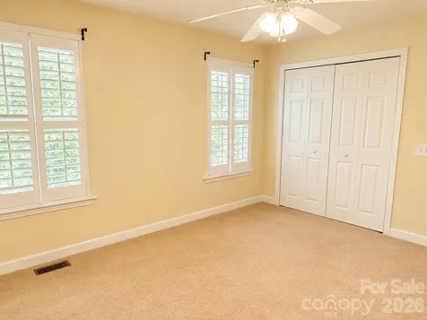 47 Victoria Park Drive Hendersonville NC 28792