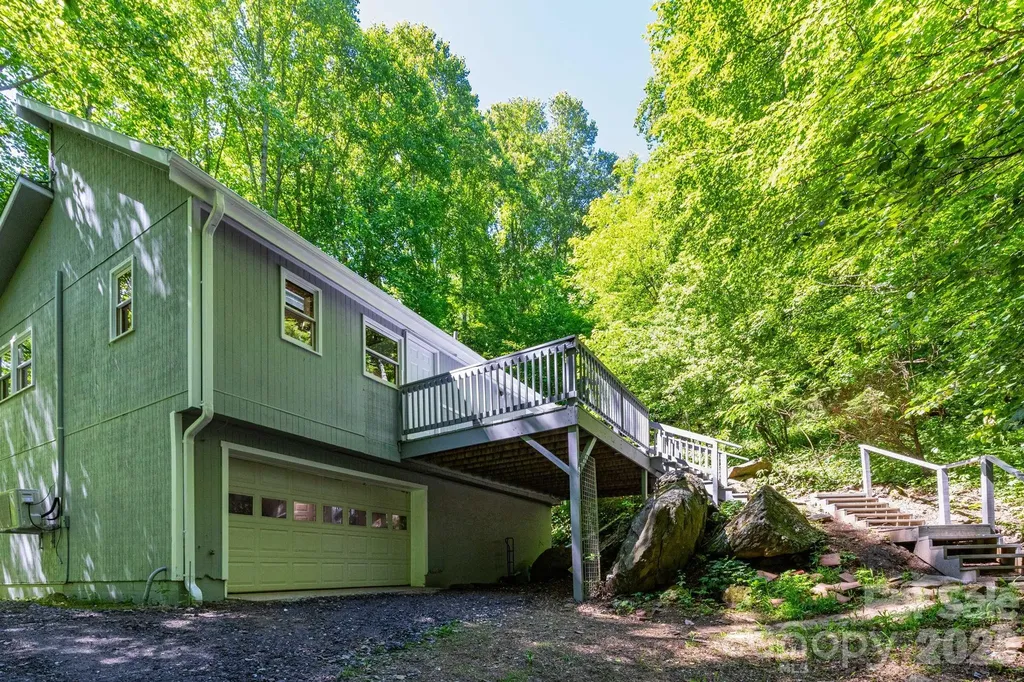 109 Narrow Way Road Burnsville NC 28714