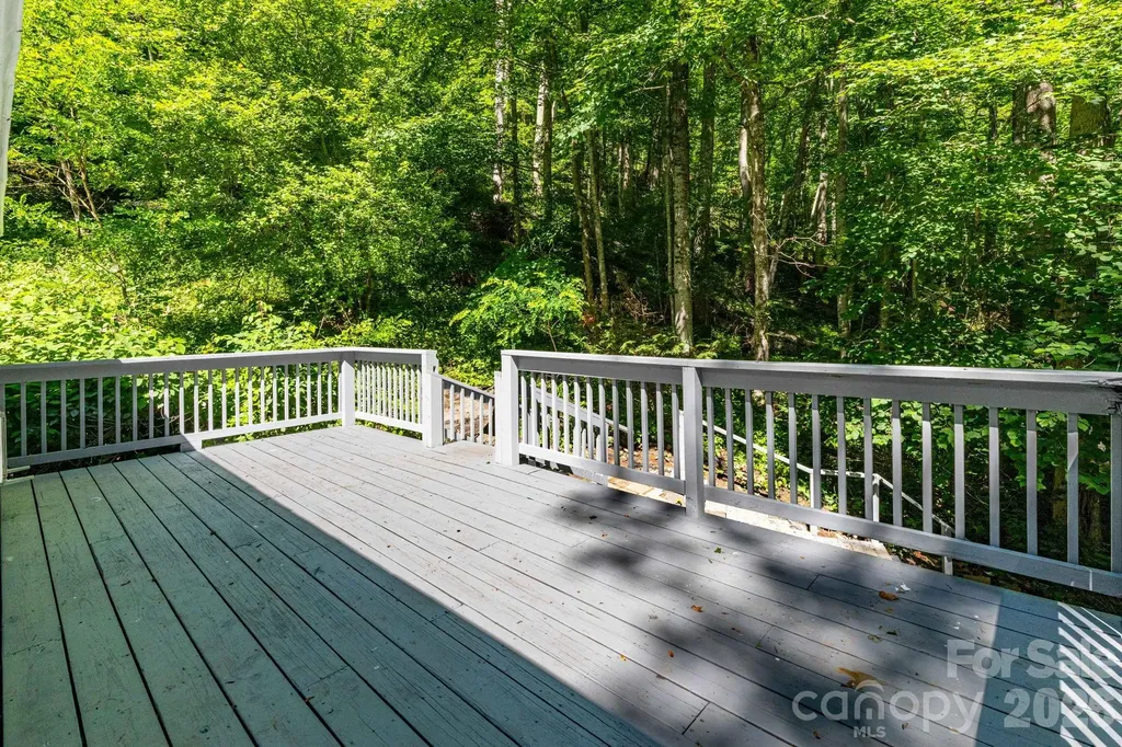 109 Narrow Way Road Burnsville NC 28714