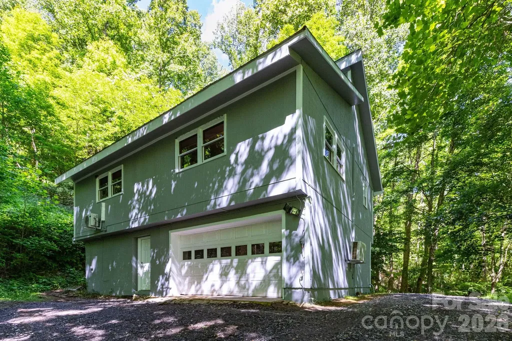 109 Narrow Way Road Burnsville NC 28714