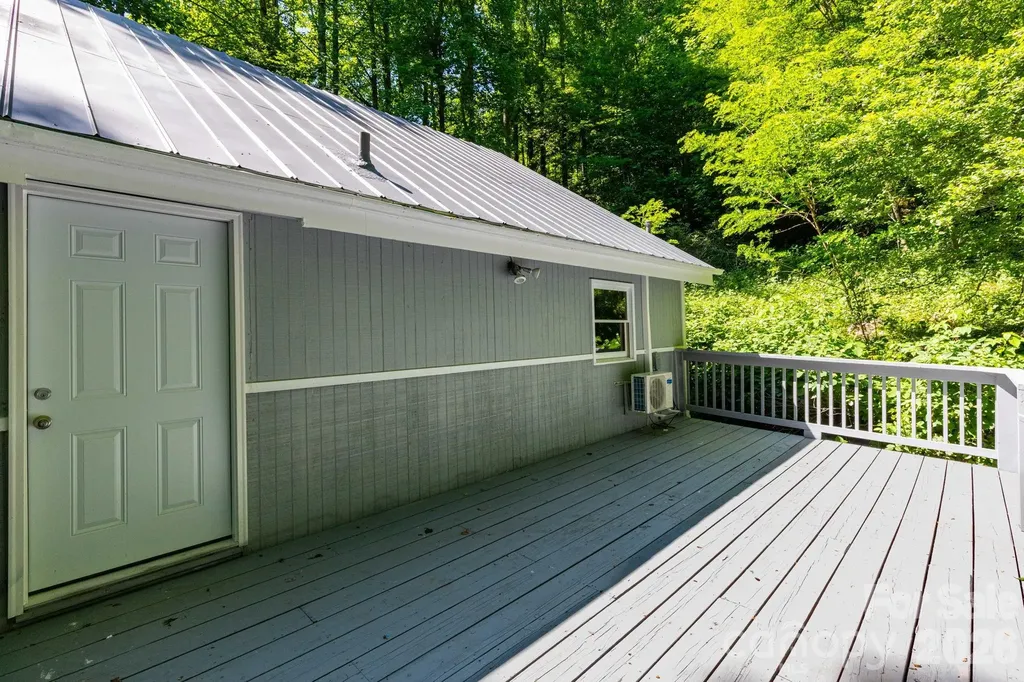 109 Narrow Way Road Burnsville NC 28714