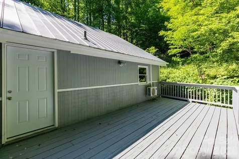109 Narrow Way Road Burnsville NC 28714