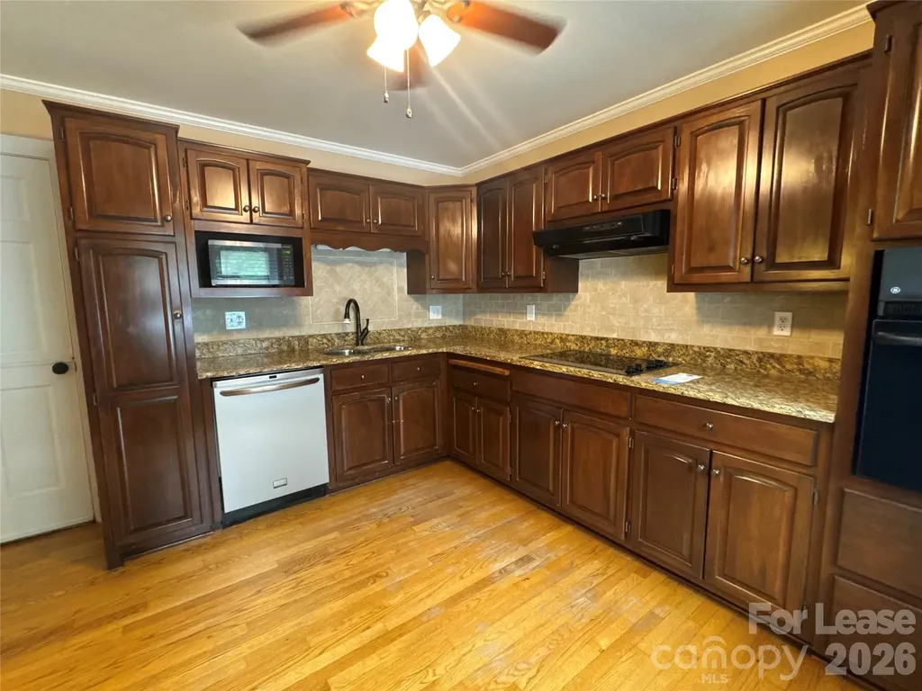 8024 Bradford Lane Denver NC 28037