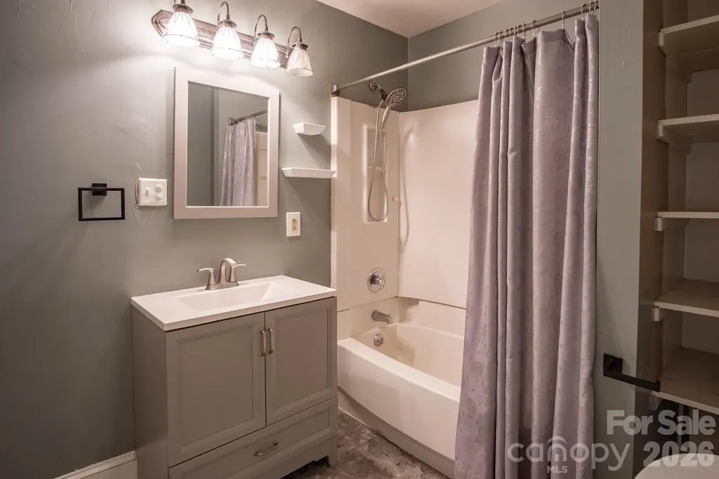638 W Main Extension Lincolnton NC 28092